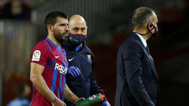 Sergio Agüero fue trasladado al hospital por un "malestar torácico" en empate de Barcelona