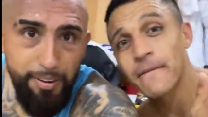 Alexis Sánchez mostró la alegría del camarín de la selección chilena tras triunfo en Asunción