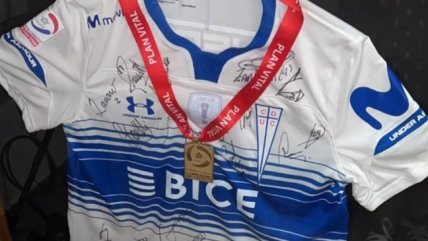 Fernando Zampedri enmarcó su camiseta de campeón con la UC: "Qué belleza como quedó"