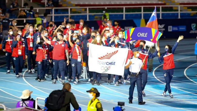 Delegación chilena desfiló al ritmo de "Tren al Sur" en los Juegos Panamericanos Junior en Cali