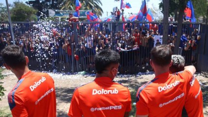 La U recibió el apoyo de su hinchada antes de viajar a El Salvador