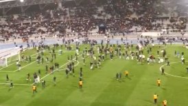 ¡Vergonzoso! Hinchas provocaron suspensión de duelo de Olympique Lyon en la Copa de Francia