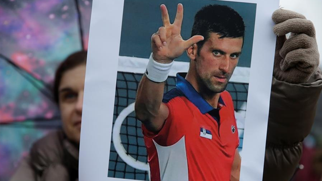 Caso Djokovic: madre del tenista acusó condiciones inhumanas en el hotel