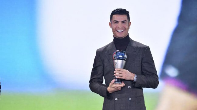 Cristiano Ronaldo recibió premio especial en The Best por récord de goles con selecciones