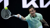 Medvedev se sobrepuso a la reacción de Kyrgios y avanzó en Australia