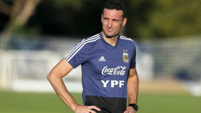 Lionel Scaloni no podrá viajar con Argentina a Calama tras arrojar positivo por Covid-19