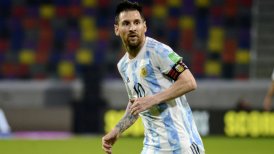 Está muy atento: Lionel Messi "participó" de la conferencia de Scaloni antes del duelo con Chile