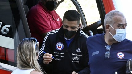 Alexis firmó autógrafos en una nueva jornada de la preparación para el duelo con Bolivia