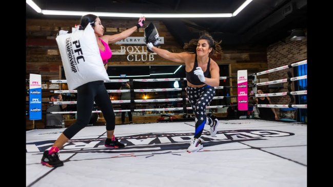 Pelea de almohadas: La nueva disciplina que se tomó el ring en Estados Unidos