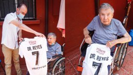 ¡Incombustible! El emotivo saludo de cumpleaños Colo Colo al doctor Alvaro Reyes, histórico médico del club