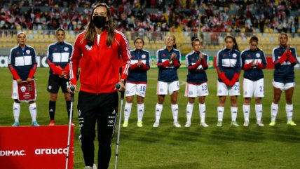 ¡En muletas por su lesión! Tiane Endler recibió reconocimiento en Sausalito por su The Best