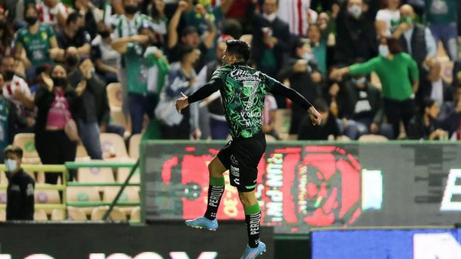 Víctor Dávila brilló con un gol y una asistencia en victoria de León sobre Chivas