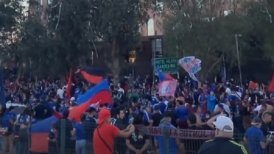 Hinchas de Universidad de Chile brindaron masivo "hotelazo" previo al Superclásico