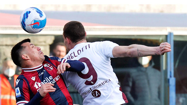 La insólita jugada por la que Medel fue apuntado en Italia en empate entre Bologna y Torino