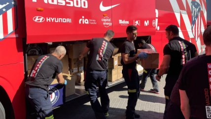 Llegó a Polonia un bus de Atlético de Madrid con ayuda para Ucrania