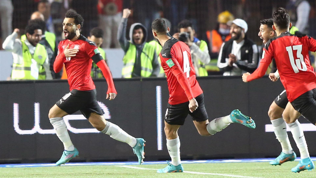 Salah le ganó el primer "gallito" a Mané: Egipto tomó ventaja ante Senegal por un cupo al Mundial