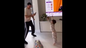 La celebración de "Dibu" Martínez y su hijo porque México cayó en el grupo de Argentina
