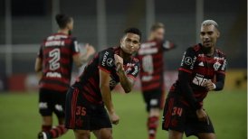 Flamengo venció a domicilio a Sporting Cristal y tomó el liderato del grupo de la UC