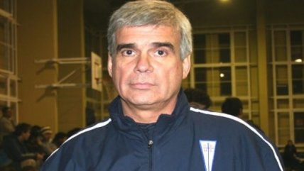 Histórico entrenador Miguel Ureta no seguirá como técnico de la UC de baloncesto