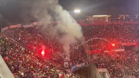 ¡No pasa sólo en Chile! Hincha de Nacional lanzó una bengala a barra de Estudiantes