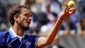 Medvedev avanzó sin contratiempos a la tercera ronda de Roland Garros