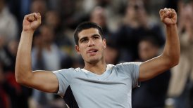 Carlos Alcaraz avanzó con mano firme a los octavos de final en Roland Garros