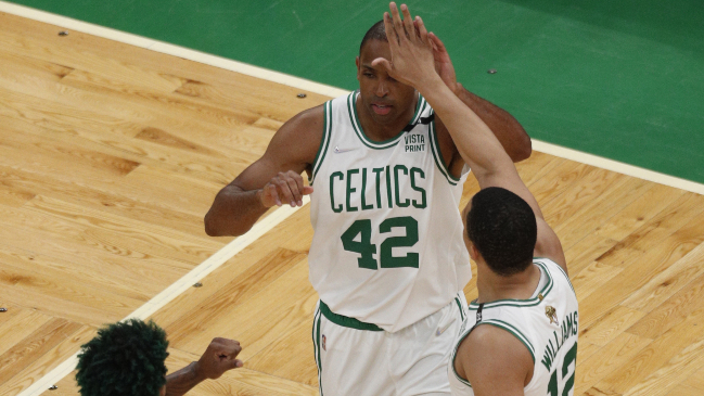 Celtics aguantó la arremetida de Warriors y tomó ventaja en las Finales de la NBA ganando el tercer duelo