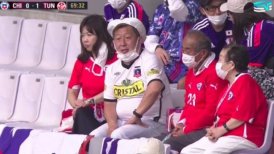 Necesito una explicación: Hincha japonés asistió al partido de La Roja con camiseta de Colo Colo
