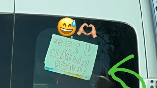 "¿Eres Claudio Bravo?": El tierno mensaje que recibió el arquero en sus vacaciones en el sur de Chile