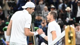 John Isner venció por primera vez en su carrera a Andy Murray y avanzó en Wimbledon