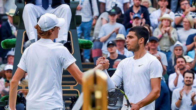 Carlos Alcaraz dijo adiós a Wimbledon tras caer a manos de Jannik Sinner