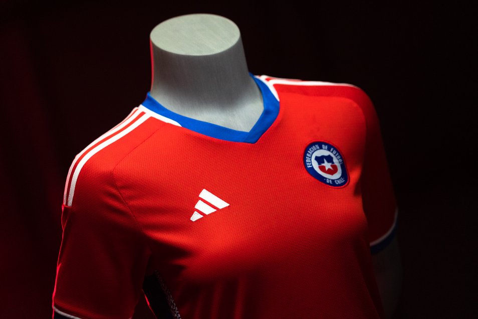 Doctrine Daytime Pillar Fotos] ¿Te gusta? Así es la nueva camiseta de la selección chilena -  AlAireLibre.cl