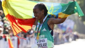Gotytom Gebreslase ganó el maratón en el Mundial con nuevo récord