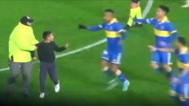 Futbolistas de Boca Juniors ayudaron a menor que invadió la cancha