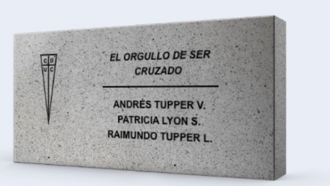 Cruzados reveló placa en honor a la familia Tupper que estará en el nuevo estadio de la UC