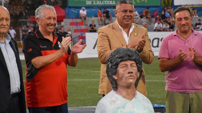 Torneo L'Alcudia homenajeó a Maradona con una obra que fue objeto de burlas