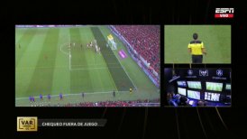 El VAR salvó a Estudiantes para rescatar un valioso empate contra A. Paranaense en Brasil