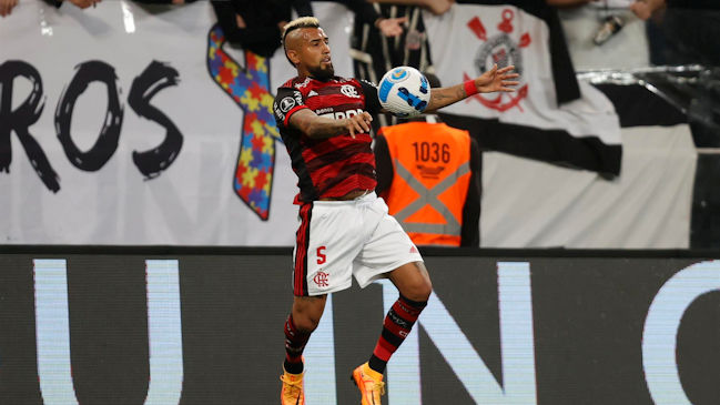 Flamengo de Arturo Vidal se mide a Sao Paulo en el Brasileirao