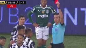 Eduardo Vargas vio la expulsión ante Palmeiras por encarar al árbitro Wilmar Roldán