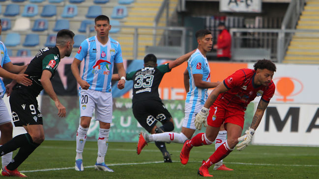Magallanes fue superado como local por Santiago Wanderers y enredó su impulso en el liderato