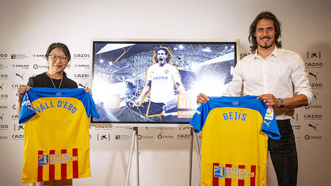 Valencia anunció la incorporación del uruguayo Edinson Cavani