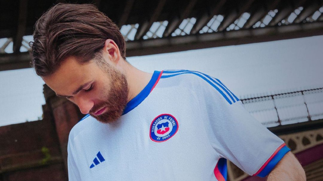 Siguen burlándose porque Chile no va al Mundial: "Salió la nueva camiseta para los amistosos"