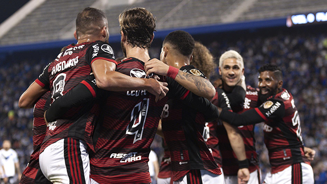 Vidal y Pulgar quedaron a un paso de la final de la Libertadores tras paliza de Flamengo a Vélez