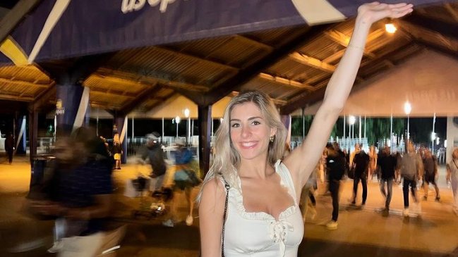 Mujer se robó todas las miradas en el US Open al beber un vaso de cerveza "al seco"