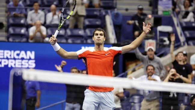 Carlos Alcaraz venció en un histórico partidazo a Jannik Sinner y avanzó a semifinales del US Open