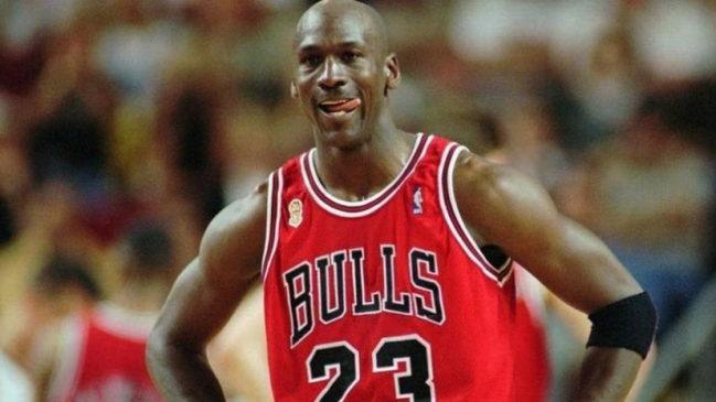 Camiseta de Michael Jordan rompió récord: Fue subastada en 10.09 millones de dólares