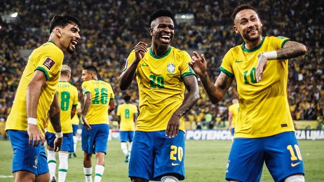Tite recordó baile de Brasil en duelo con Chile para defender a Vinicius