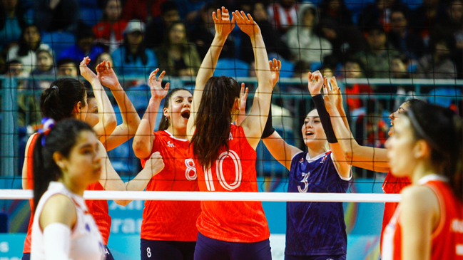El Team Chile de vóleibol femenino tuvo un arranque positivo ante las locales en Asunción 2022