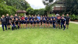 Jugadoras de la selección sub 17 recibieron la visita del embajador chileno en India