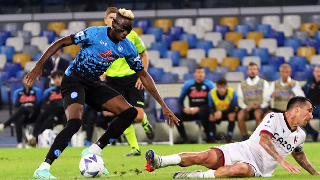 Gary Medel actuó en derrota de Bologna ante el líder Napoli en la Serie A